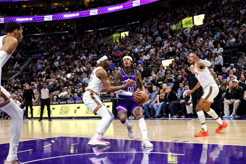 SALT LAKE CITY, UT - FEBRUARY 25: Jordan Clarkson #00 of the Utah Jazz handles the ball during the game against the San Antonio Spurs on February 25, 2024 at vivint.SmartHome Arena in Salt Lake City, Utah. NOTE TO USER: User expressly acknowledges and agrees that, by downloading and or using this Photograph, User is consenting to the terms and conditions of the Getty Images License Agreement. Mandatory Copyright Notice: Copyright 2024 NBAE (Photo by Chris Nicoll/NBAE via Getty Images)