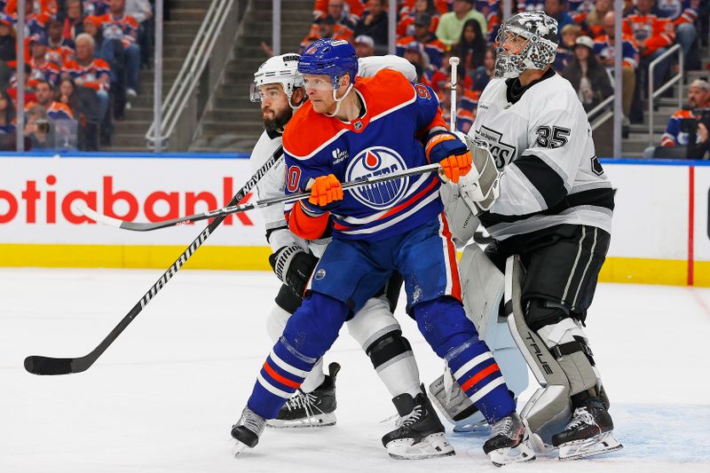 Apr 27, 2025; Edmonton, Alberta, CAN; Edmonton Oilers forward Corey Perry (90) battles with Los Angeles Kings defensemen Drew Doughty (8) in front of goaltender Darcy Kuemper (35) during the third periodin game four of the first round of the 2025 Stanley Cup Playoffs at Rogers Place. Mandatory Credit: Perry Nelson-Imagn Images