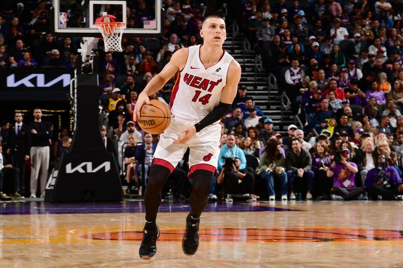 PHOENIX, AZ - NOVEMBER 6: Tyler Herro #14 of the Miami Heat looks to pass the ball during the game against the Phoenix Suns on November 6, 2024 at Footprint Center in Phoenix, Arizona. NOTE TO USER: User expressly acknowledges and agrees that, by downloading and or using this photograph, user is consenting to the terms and conditions of the Getty Images License Agreement. Mandatory Copyright Notice: Copyright 2024 NBAE (Photo by Kate Frese/NBAE via Getty Images)