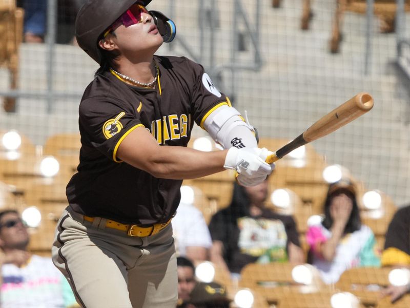 Feb 28, 2024; Phoenix, Arizona, USA; San Diego Padres shortstop Ha-Seong Kim (7) hits against the Chicago White Sox in the first inning at Camelback Ranch-Glendale. Mandatory Credit: Rick Scuteri-USA TODAY Sports