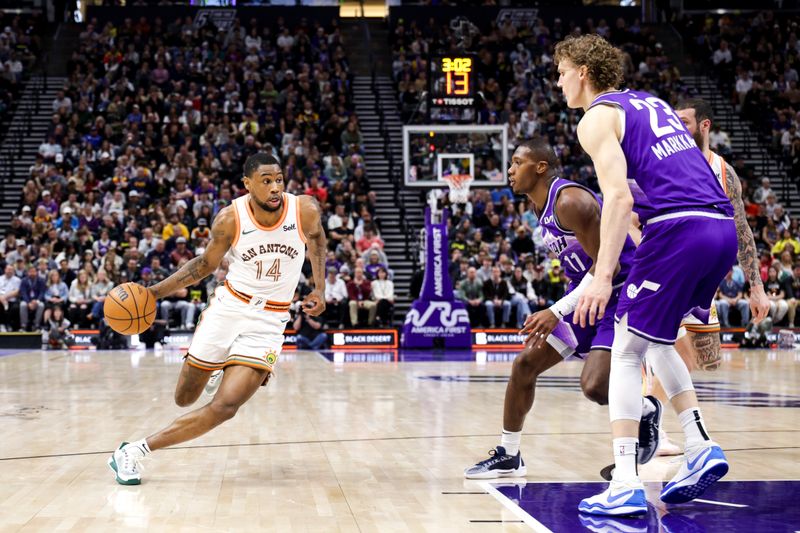 SALT LAKE CITY, UT - FEBRUARY 25: Blake Wesley #14 of the San Antonio Spurs drives to the basket during the game against the Utah Jazz on February 25, 2024 at vivint.SmartHome Arena in Salt Lake City, Utah. NOTE TO USER: User expressly acknowledges and agrees that, by downloading and or using this Photograph, User is consenting to the terms and conditions of the Getty Images License Agreement. Mandatory Copyright Notice: Copyright 2024 NBAE (Photo by Chris Nicoll/NBAE via Getty Images)