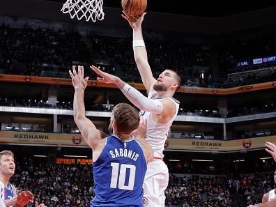 SACRAMENTO, CA - NOVEMBER 29: Ivica Zubac #40 of the LA Clippers drives to the basket during the game against the Sacramento Kings on November 29, 2023 at Golden 1 Center in Sacramento, California. NOTE TO USER: User expressly acknowledges and agrees that, by downloading and or using this Photograph, user is consenting to the terms and conditions of the Getty Images License Agreement. Mandatory Copyright Notice: Copyright 2023 NBAE (Photo by Rocky Widner/NBAE via Getty Images)