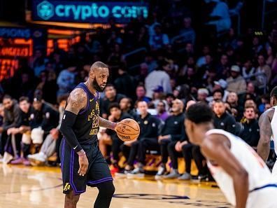 LOS ANGELES, CA - DECEMBER 18:  LeBron James #23 of the Los Angeles Lakers handles the ball during the game on December 18, 2023 at Crypto.Com Arena in Los Angeles, California. NOTE TO USER: User expressly acknowledges and agrees that, by downloading and/or using this Photograph, user is consenting to the terms and conditions of the Getty Images License Agreement. Mandatory Copyright Notice: Copyright 2023 NBAE (Photo by Tyler Ross/NBAE via Getty Images)