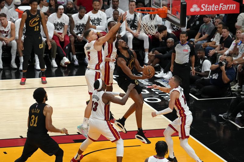 MIAMI, FL - APRIL 26: Evan Mobley #4 of the Cleveland Cavaliers drives to the basket during the game against the Miami Heat during Round 1 Game 3 of the 2025 NBA Playoffs on April 26, 2025 at Kaseya Center in Miami, Florida. NOTE TO USER: User expressly acknowledges and agrees that, by downloading and or using this Photograph, user is consenting to the terms and conditions of the Getty Images License Agreement. Mandatory Copyright Notice: Copyright 2025 NBAE(Photo by Eric Espada/NBAE via Getty Images)