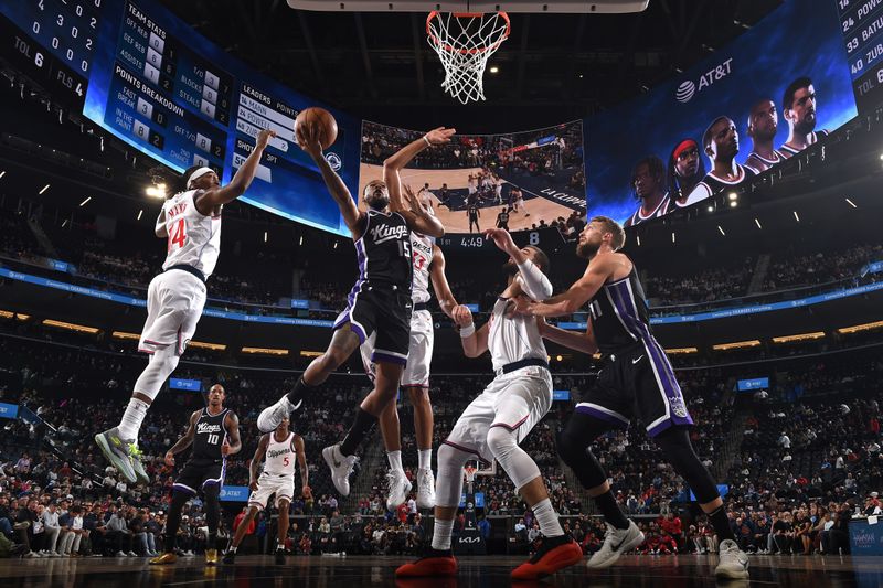 INGLEWOOD, CA - OCTOBER 17: Mason Jones #15 of the Sacramento Kings drives to the basket during the game against the LA Clippers on October 17, 2024 at Intuit Dome in Los Angeles, California. NOTE TO USER: User expressly acknowledges and agrees that, by downloading and/or using this Photograph, user is consenting to the terms and conditions of the Getty Images License Agreement. Mandatory Copyright Notice: Copyright 2024 NBAE (Photo by Juan Ocampo/NBAE via Getty Images)