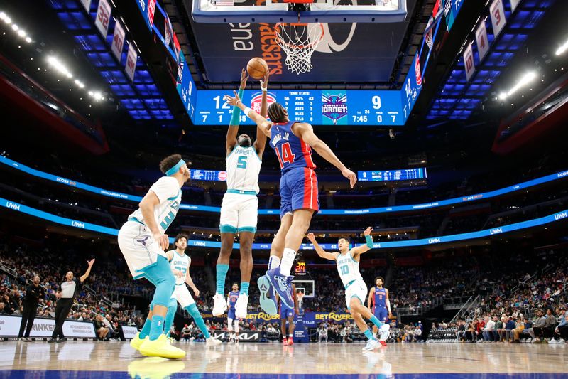 DETROIT, MI - JANUARY 03:  Mark Williams #5 of the Charlotte Hornets shoots the ball during the game against the Detroit Pistons on January 03, 2025 at Little Caesars Arena in Detroit, Michigan. NOTE TO USER: User expressly acknowledges and agrees that, by downloading and/or using this photograph, User is consenting to the terms and conditions of the Getty Images License Agreement. Mandatory Copyright Notice: Copyright 2025 NBAE (Photo by Brian Sevald/NBAE via Getty Images)