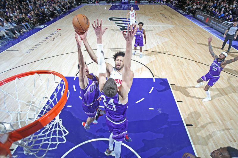 SALT LAKE CITY, UT - JANUARY 1: Cade Cunningham #2 of the Detroit Pistons drives to the basket during the game against the Utah Jazz on January 1, 2024 at vivint.SmartHome Arena in Salt Lake City, Utah. NOTE TO USER: User expressly acknowledges and agrees that, by downloading and or using this Photograph, User is consenting to the terms and conditions of the Getty Images License Agreement. Mandatory Copyright Notice: Copyright 2023 NBAE (Photo by Melissa Majchrzak/NBAE via Getty Images)