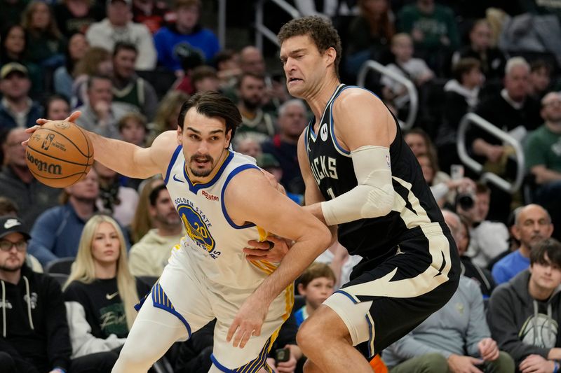 MILWAUKEE, WISCONSIN - JANUARY 13: Dario Saric #20 of the Golden State Warriors dribbles the ball against Brook Lopez #11 of the Milwaukee Bucks in the first half at Fiserv Forum on January 13, 2024 in Milwaukee, Wisconsin. NOTE TO USER: User expressly acknowledges and agrees that, by downloading and or using this photograph, User is consenting to the terms and conditions of the Getty Images License Agreement. (Photo by Patrick McDermott/Getty Images)