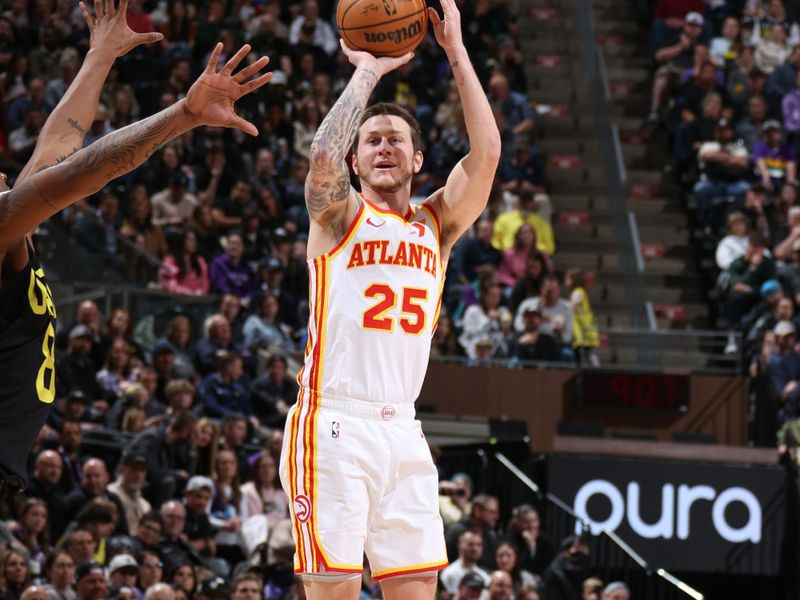 SALT LAKE CITY, UT - MARCH 15:  Garrison Mathews #25 of the Atlanta Hawks shoots a 3-point basket during the game  on March 15, 2024 at Delta Center in Salt Lake City, Utah. NOTE TO USER: User expressly acknowledges and agrees that, by downloading and or using this Photograph, User is consenting to the terms and conditions of the Getty Images License Agreement. Mandatory Copyright Notice: Copyright 2024 NBAE (Photo by Melissa Majchrzak/NBAE via Getty Images)