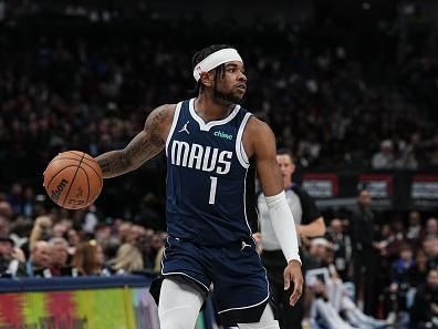 DALLAS, TX - DECEMBER 23: Jaden Hardy #1 of the Dallas Mavericks handles the ball during the game against the San Antonio Spurs on December 23, 2023 at the American Airlines Center in Dallas, Texas. NOTE TO USER: User expressly acknowledges and agrees that, by downloading and or using this photograph, User is consenting to the terms and conditions of the Getty Images License Agreement. Mandatory Copyright Notice: Copyright 2023 NBAE (Photo by Glenn James/NBAE via Getty Images)