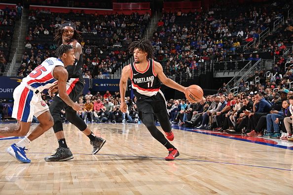 DETROIT, MI - NOVEMBER 1: Shaedon Sharpe #17 of the Portland Trail Blazers dribbles the ball during the game against the Detroit Pistons  on November 1, 2023 at Little Caesars Arena in Detroit, Michigan. NOTE TO USER: User expressly acknowledges and agrees that, by downloading and/or using this photograph, User is consenting to the terms and conditions of the Getty Images License Agreement. Mandatory Copyright Notice: Copyright 2023 NBAE (Photo by Chris Schwegler/NBAE via Getty Images)