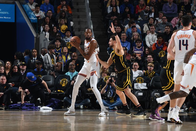 SAN FRANCISCO, CA - FEBRUARY 10: Kevin Durant #35 of the Phoenix Suns handles the ball during the game against the Golden State Warriors on February 10, 2024 at Chase Center in San Francisco, California. NOTE TO USER: User expressly acknowledges and agrees that, by downloading and or using this photograph, user is consenting to the terms and conditions of Getty Images License Agreement. Mandatory Copyright Notice: Copyright 2024 NBAE (Photo by Noah Graham/NBAE via Getty Images)