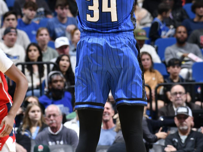 ORLANDO, FL - FEBRUARY 23:  Wendell Carter Jr. #34 of the Orlando Magic shoots the ball during the game against the Washington Wizards on February 23, 2025 at Kia Center in Orlando, Florida. NOTE TO USER: User expressly acknowledges and agrees that, by downloading and or using this photograph, User is consenting to the terms and conditions of the Getty Images License Agreement. Mandatory Copyright Notice: Copyright 2025 NBAE (Photo by Fernando Medina/NBAE via Getty Images)