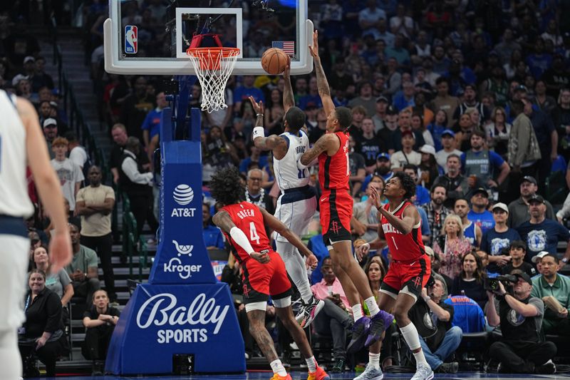 DALLAS, TX - APRIL 7: Kyrie Irving #11 of the Dallas Mavericks shoots the ball during the game against the Houston Rockets on April 7, 2024 at the American Airlines Center in Dallas, Texas. NOTE TO USER: User expressly acknowledges and agrees that, by downloading and or using this photograph, User is consenting to the terms and conditions of the Getty Images License Agreement. Mandatory Copyright Notice: Copyright 2024 NBAE (Photo by Glenn James/NBAE via Getty Images)