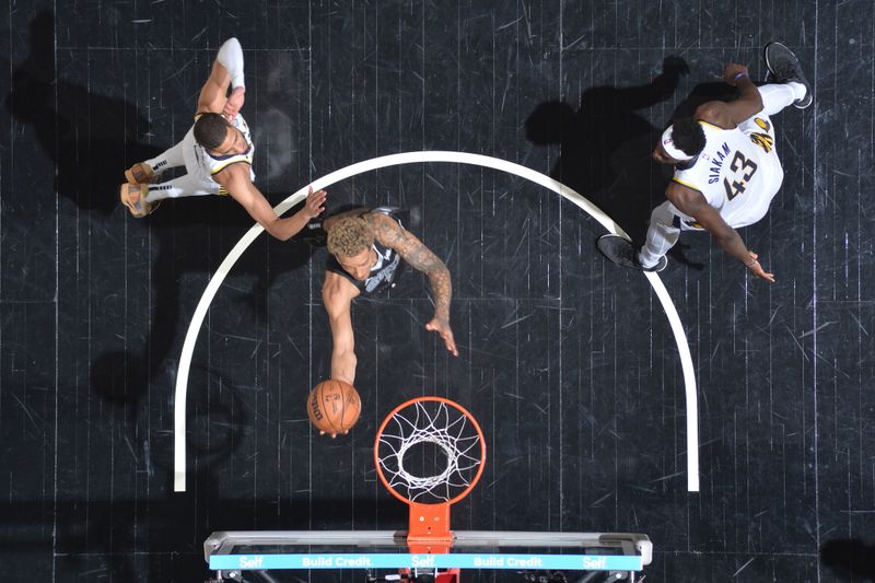 SAN ANTONIO, TX - MARCH 3: Jeremy Sochan #10 of the San Antonio Spurs drives to the basket during the game against the Indiana Pacers on March 3, 2024 at the Frost Bank Center in San Antonio, Texas. NOTE TO USER: User expressly acknowledges and agrees that, by downloading and or using this photograph, user is consenting to the terms and conditions of the Getty Images License Agreement. Mandatory Copyright Notice: Copyright 2024 NBAE (Photos by Michael Gonzales/NBAE via Getty Images)