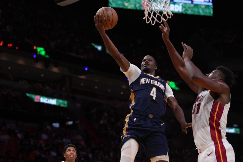 MIAMI, FL - OCTOBER 13: Javonte Green #4 of the New Orleans Pelicans drives to the basket during the game against the Miami Heat  during a preseason game on October 13, 2024 at Kaseya Center in Miami, Florida. NOTE TO USER: User expressly acknowledges and agrees that, by downloading and or using this Photograph, user is consenting to the terms and conditions of the Getty Images License Agreement. Mandatory Copyright Notice: Copyright 2024 NBAE (Photo by Eric Espada/NBAE via Getty Images)