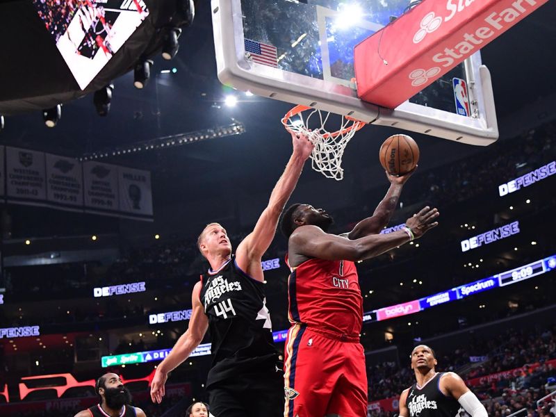 LOS ANGELES, CA - FEBRUARY 7: Zion Williamson #1 of the New Orleans Pelicans shoots the ball during the game against the LA Clippers on February 7, 2024 at Crypto.Com Arena in Los Angeles, California. NOTE TO USER: User expressly acknowledges and agrees that, by downloading and/or using this Photograph, user is consenting to the terms and conditions of the Getty Images License Agreement. Mandatory Copyright Notice: Copyright 2024 NBAE (Photo by Adam Pantozzi/NBAE via Getty Images)