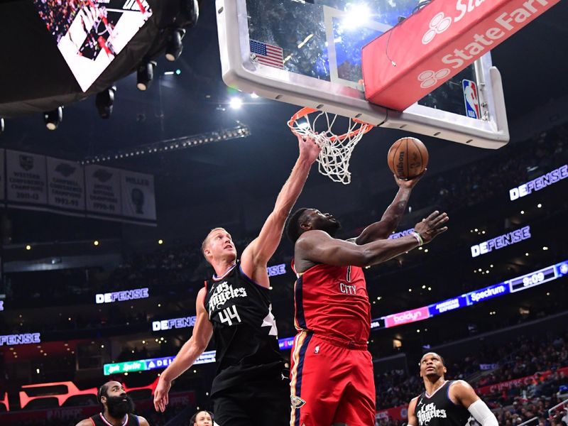 LOS ANGELES, CA - FEBRUARY 7: Zion Williamson #1 of the New Orleans Pelicans shoots the ball during the game against the LA Clippers on February 7, 2024 at Crypto.Com Arena in Los Angeles, California. NOTE TO USER: User expressly acknowledges and agrees that, by downloading and/or using this Photograph, user is consenting to the terms and conditions of the Getty Images License Agreement. Mandatory Copyright Notice: Copyright 2024 NBAE (Photo by Adam Pantozzi/NBAE via Getty Images)