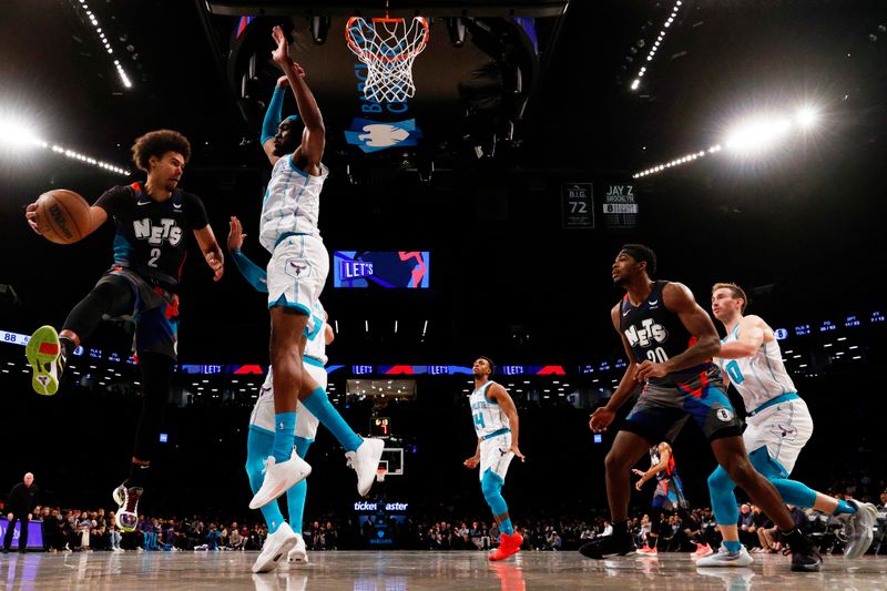 NEW YORK, NEW YORK - NOVEMBER 30: Cameron Johnson #2 of the Brooklyn Nets looks to pass to Day'Ron Sharpe #20 as Mark Williams #5 of the Charlotte Hornets defends during the game at Barclays Center on November 30, 2023 in the Brooklyn borough of New York City. The Hornets won 129-128. NOTE TO USER: User expressly acknowledges and agrees that, by downloading and/or using this Photograph, user is consenting to the terms and conditions of the Getty Images License Agreement. (Photo by Sarah Stier/Getty Images)