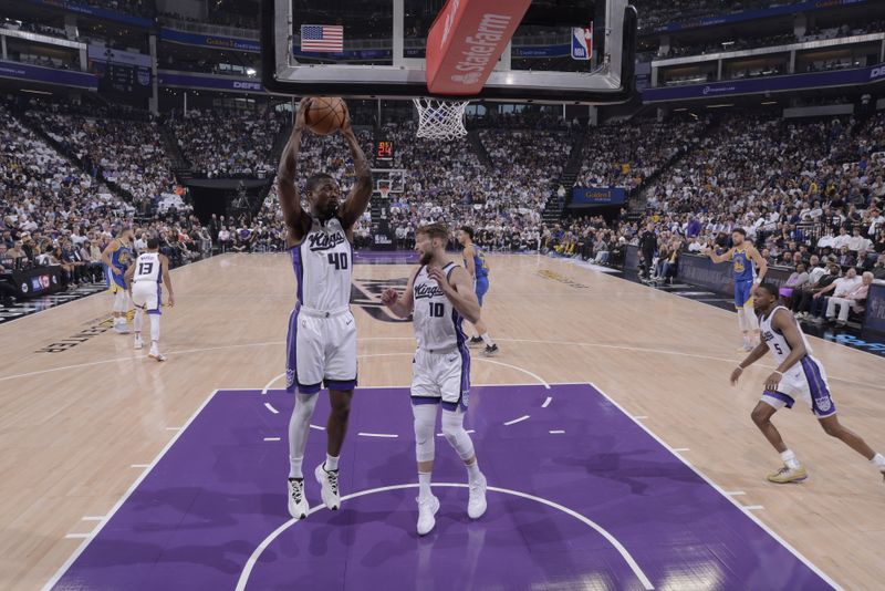 SACRAMENTO, CA - APRIL 16: Harrison Barnes #40 of the Sacramento Kings rebounds the ball during the game against the Golden State Warriors during the 2024 Play-In Tournament on April 16, 2024 at Golden 1 Center in Sacramento, California. NOTE TO USER: User expressly acknowledges and agrees that, by downloading and or using this Photograph, user is consenting to the terms and conditions of the Getty Images License Agreement. Mandatory Copyright Notice: Copyright 2024 NBAE (Photo by Rocky Widner/NBAE via Getty Images)