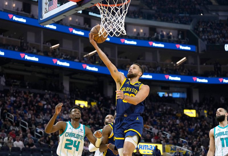 SAN FRANCISCO, CALIFORNIA - FEBRUARY 23: Stephen Curry #30 of the Golden State Warriors goes in for a layup against the Charlotte Hornets in the first quarter of an NBA basketball game at Chase Center on February 23, 2024 in San Francisco, California. NOTE TO USER: User expressly acknowledges and agrees that, by downloading and or using this photograph, User is consenting to the terms and conditions of the Getty Images License Agreement. (Photo by Thearon W. Henderson/Getty Images)