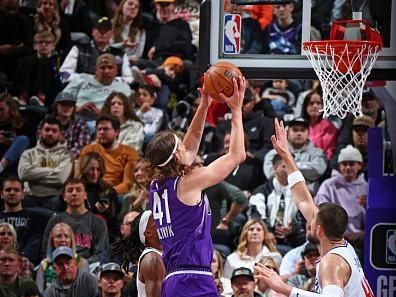 SALT LAKE CITY, UT - DECEMBER 8: Kelly Olynyk #41 of the Utah Jazz drives to the basket during the game against the LA Clippers on December 8, 2023 at vivint.SmartHome Arena in Salt Lake City, Utah. NOTE TO USER: User expressly acknowledges and agrees that, by downloading and or using this Photograph, User is consenting to the terms and conditions of the Getty Images License Agreement. Mandatory Copyright Notice: Copyright 2023 NBAE (Photo by Melissa Majchrzak/NBAE via Getty Images)