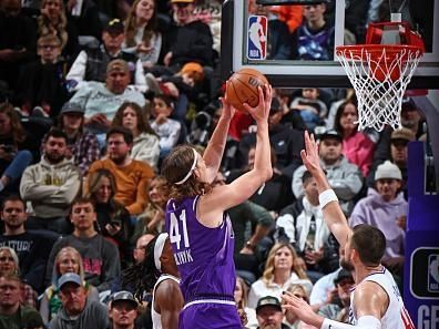 SALT LAKE CITY, UT - DECEMBER 8: Kelly Olynyk #41 of the Utah Jazz drives to the basket during the game against the LA Clippers on December 8, 2023 at vivint.SmartHome Arena in Salt Lake City, Utah. NOTE TO USER: User expressly acknowledges and agrees that, by downloading and or using this Photograph, User is consenting to the terms and conditions of the Getty Images License Agreement. Mandatory Copyright Notice: Copyright 2023 NBAE (Photo by Melissa Majchrzak/NBAE via Getty Images)