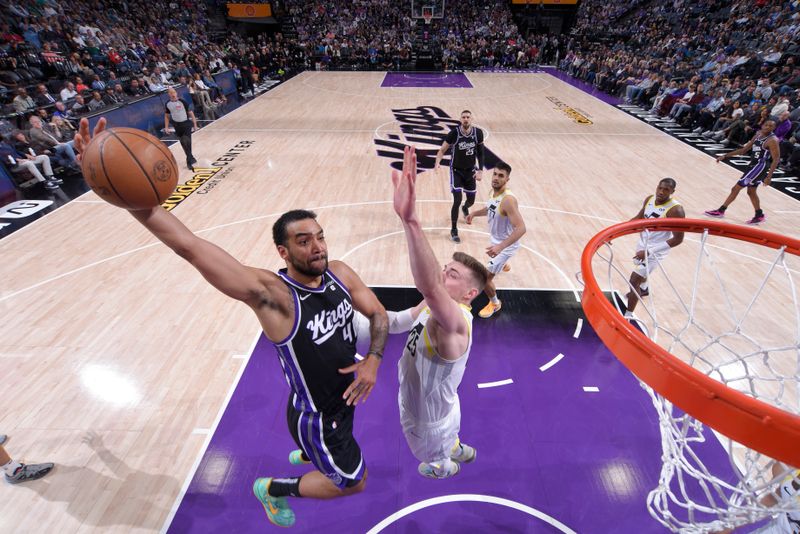 SACRAMENTO, CA - MARCH 31: Trey Lyles #41 of the Sacramento Kings drives to the basket during the game against the Utah Jazz on March 31, 2024 at Golden 1 Center in Sacramento, California. NOTE TO USER: User expressly acknowledges and agrees that, by downloading and or using this Photograph, user is consenting to the terms and conditions of the Getty Images License Agreement. Mandatory Copyright Notice: Copyright 2024 NBAE (Photo by Rocky Widner/NBAE via Getty Images)