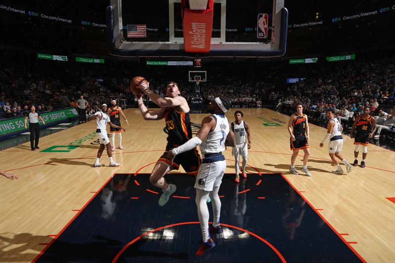 OKLAHOMA CITY, OK - APRIL 14: Gordon Hayward #33 of the Oklahoma City Thunder shoots the ball during the game against the Dallas Mavericks  on April 14, 2024 at Paycom Arena in Oklahoma City, Oklahoma. NOTE TO USER: User expressly acknowledges and agrees that, by downloading and or using this photograph, User is consenting to the terms and conditions of the Getty Images License Agreement. Mandatory Copyright Notice: Copyright 2024 NBAE (Photo by Zach Beeker/NBAE via Getty Images)