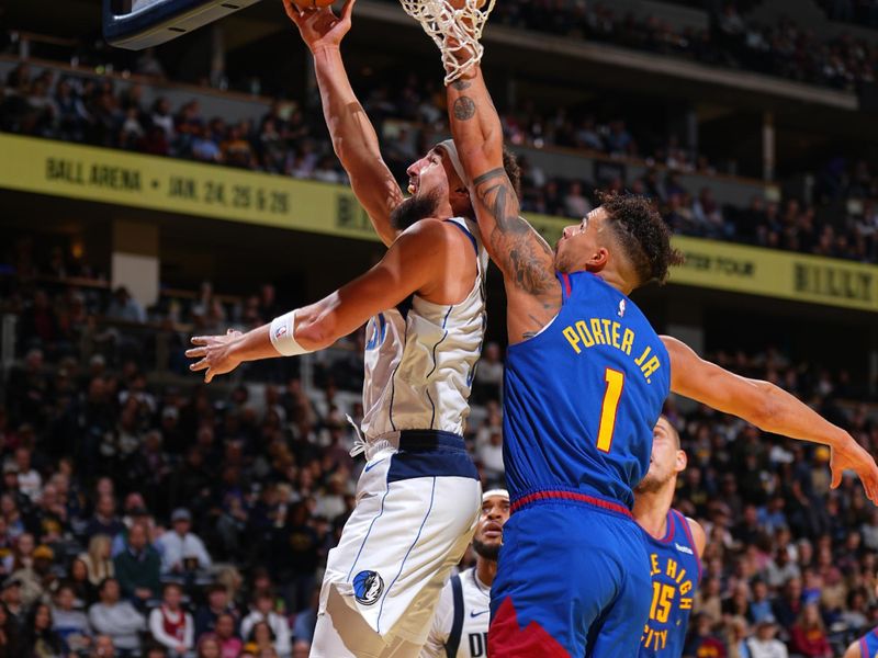 DENVER, CO - NOVEMBER 22: Klay Thompson #31 of the Dallas Mavericks drives to the basket during the game against the Denver Nuggets during the Emirates NBA Cup game on November 22, 2024 at Ball Arena in Denver, Colorado. NOTE TO USER: User expressly acknowledges and agrees that, by downloading and/or using this Photograph, user is consenting to the terms and conditions of the Getty Images License Agreement. Mandatory Copyright Notice: Copyright 2024 NBAE (Photo by Garrett Ellwood/NBAE via Getty Images)