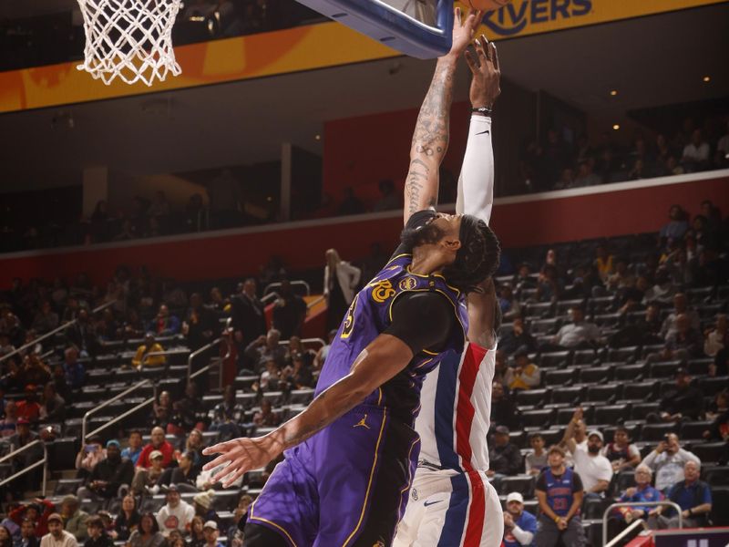 DETROIT, MI - NOVEMBER 4: Anthony Davis #3 of the Los Angeles Lakers drives to the basket during the game against the Detroit Pistons on November 4, 2024 at Little Caesars Arena in Detroit, Michigan. NOTE TO USER: User expressly acknowledges and agrees that, by downloading and/or using this photograph, User is consenting to the terms and conditions of the Getty Images License Agreement. Mandatory Copyright Notice: Copyright 2024 NBAE (Photo by Brian Sevald/NBAE via Getty Images)