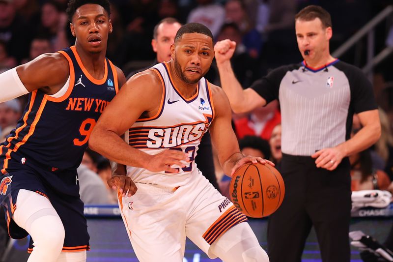 NEW YORK, NY - NOVEMBER 26: Eric Gordon #23 of the Phoenix Suns drives past R.J Barret #9 of the New York Knicks during the first half at Madison Square Garden on November 26, 2023 in New York City, New York. NOTE TO USER: User expressly acknowledges and agrees that, by downloading and or using this photograph, User is consenting to the terms and conditions of the Getty Images License Agreement. (Photo by Rich Graessle/Getty Images)