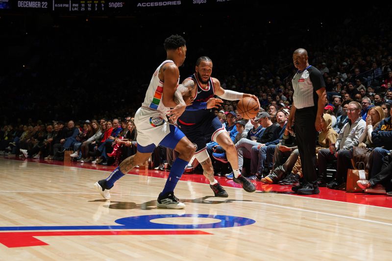 PHILADELPHIA, PA - NOVEMBER 24: Amir Coffey #7 of the LA Clippers drives to the basket during the game against the Philadelphia 76ers on November 24, 2024 at the Wells Fargo Center in Philadelphia, Pennsylvania NOTE TO USER: User expressly acknowledges and agrees that, by downloading and/or using this Photograph, user is consenting to the terms and conditions of the Getty Images License Agreement. Mandatory Copyright Notice: Copyright 2024 NBAE (Photo by Jesse D. Garrabrant/NBAE via Getty Images)