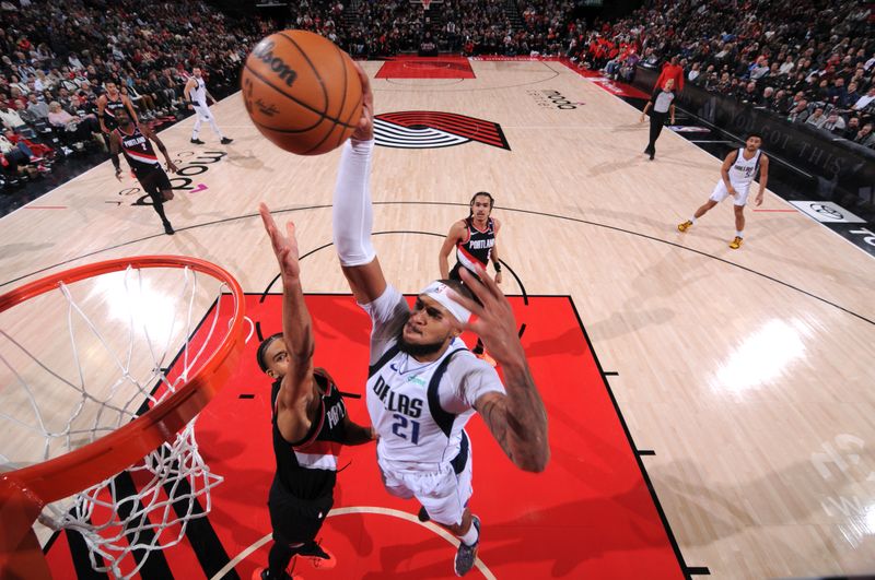 PORTLAND, OR - DECEMBER 1: Daniel Gafford #21 of the Dallas Mavericks dunks the ball during the game against the Portland Trail Blazers on December 1, 2024 at the Moda Center Arena in Portland, Oregon. NOTE TO USER: User expressly acknowledges and agrees that, by downloading and or using this photograph, user is consenting to the terms and conditions of the Getty Images License Agreement. Mandatory Copyright Notice: Copyright 2024 NBAE (Photo by Cameron Browne/NBAE via Getty Images)