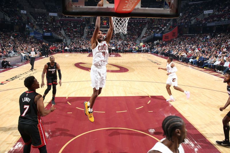 CLEVELAND, OH - NOVEMBER 20: Evan Mobley #4 of the Cleveland Cavaliers dunks the ball during the game against the Miami Heat on November 20, 2022 at Rocket Mortgage Fieldhouse in Cleveland, Ohio. NOTE TO USER: User expressly acknowledges and agrees that, by downloading and or using this photograph, User is consenting to the terms and conditions of the Getty Images License Agreement. Mandatory Copyright Notice: Copyright 2022 NBAE (Photo by Joe Murphy/NBAE via Getty Images)