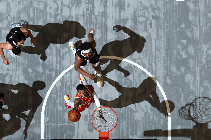 MEMPHIS, TN - MARCH 8: Dejounte Murray #5 of the Atlanta Hawks drives to the basket during the game against the Memphis Grizzlies on March 8, 2024 at FedExForum in Memphis, Tennessee. NOTE TO USER: User expressly acknowledges and agrees that, by downloading and or using this photograph, User is consenting to the terms and conditions of the Getty Images License Agreement. Mandatory Copyright Notice: Copyright 2024 NBAE (Photo by Joe Murphy/NBAE via Getty Images)