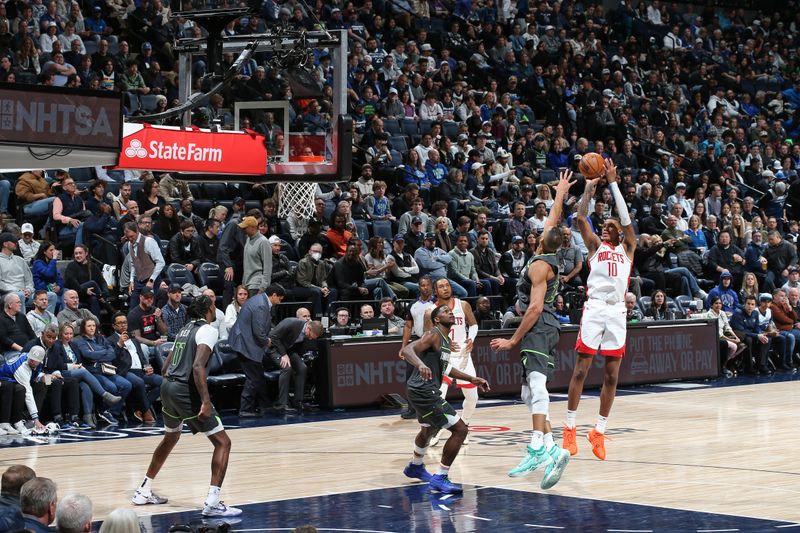 MINNEAPOLIS, MN -  APRIL 2:  Jabari Smith Jr. #10 of the Houston Rockets shoots the ball during the game against the Minnesota Timberwolves on April 2, 2024 at Target Center in Minneapolis, Minnesota. NOTE TO USER: User expressly acknowledges and agrees that, by downloading and or using this Photograph, user is consenting to the terms and conditions of the Getty Images License Agreement. Mandatory Copyright Notice: Copyright 2024 NBAE (Photo by David Sherman/NBAE via Getty Images)