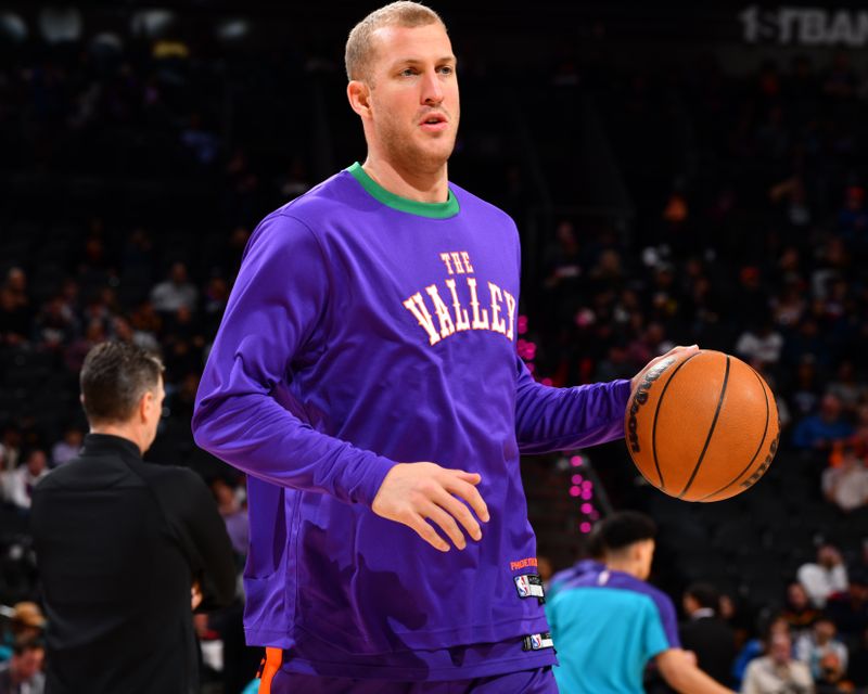 PHOENIX, AZ - JANUARY 12: Mason Plumlee #22 of the Phoenix Suns looks on before the game against the Charlotte Hornets on January 12, 2025 at Footprint Center in Phoenix, Arizona. NOTE TO USER: User expressly acknowledges and agrees that, by downloading and or using this photograph, user is consenting to the terms and conditions of the Getty Images License Agreement. Mandatory Copyright Notice: Copyright 2025 NBAE (Photo by Barry Gossage/NBAE via Getty Images)