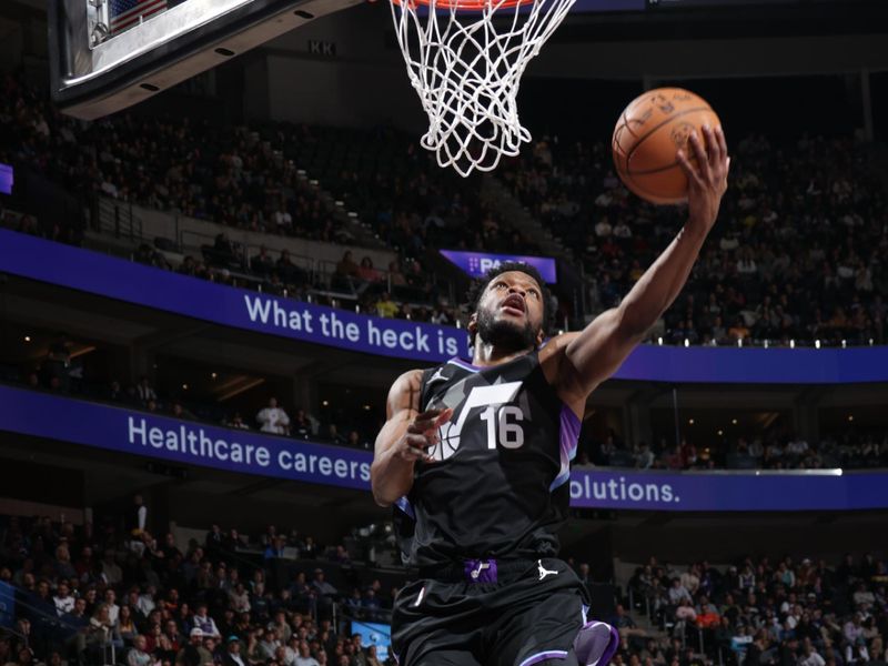 SALT LAKE CITY, UT - JANUARY 15: Elijah Harkless #16 of the Utah Jazz drives to the basket during the game against the Charlotte Hornets on January 15, 2025 at Delta Center in Salt Lake City, Utah. NOTE TO USER: User expressly acknowledges and agrees that, by downloading and or using this Photograph, User is consenting to the terms and conditions of the Getty Images License Agreement. Mandatory Copyright Notice: Copyright 2025 NBAE (Photo by Melissa Majchrzak/NBAE via Getty Images)