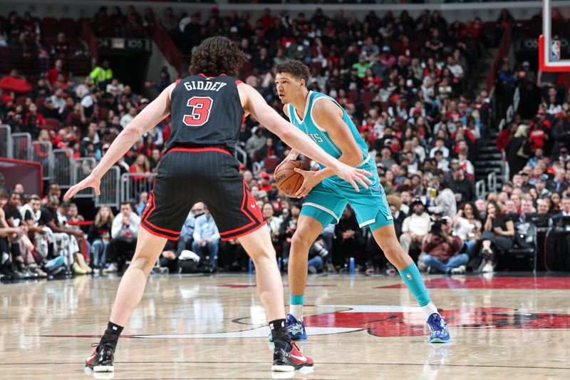 CHICAGO, IL - JANUARY 17: Tidjane Salaun #31 of the Charlotte Hornets handles the ball during the game against the Chicago Bulls on January 17, 2025 at United Center in Chicago, Illinois. NOTE TO USER: User expressly acknowledges and agrees that, by downloading and or using this photograph, User is consenting to the terms and conditions of the Getty Images License Agreement. Mandatory Copyright Notice: Copyright 2025 NBAE (Photo by Jeff Haynes/NBAE via Getty Images)