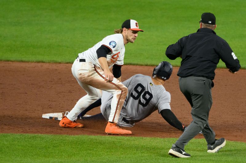 Apr 30, 2025; Baltimore, Maryland, USA; New York Yankees outfielder Aaron Judge (99) is tagged out by Baltimore Orioles shortstop Gunnar Henderson (2) during the fifth inning at Oriole Park at Camden Yards. Mandatory Credit: Reggie Hildred-Imagn Images