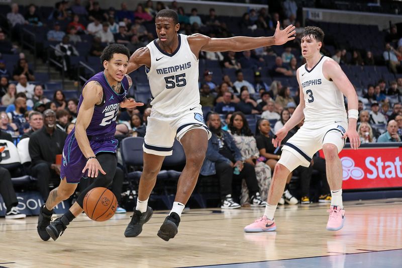 MEMPHIS, TENNESSEE - MARCH 13: Tre Mann #23 of the Charlotte Hornets drives to the basket against Trey Jemison #55 of the Memphis Grizzlies during the second half at FedExForum on March 13, 2024 in Memphis, Tennessee. NOTE TO USER: User expressly acknowledges and agrees that, by downloading and or using this photograph, User is consenting to the terms and conditions of the Getty Images License Agreement. (Photo by Justin Ford/Getty Images)