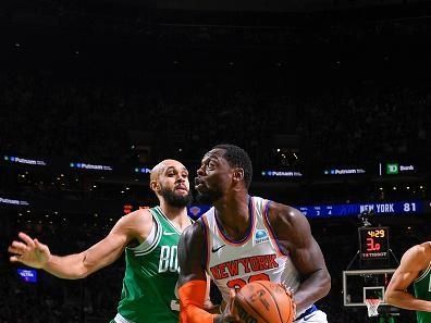 BOSTON, MA - DECEMBER 8: Julius Randle #30 of the New York Knicks goes to the basket during the game on December 8, 2023 at the TD Garden in Boston, Massachusetts. NOTE TO USER: User expressly acknowledges and agrees that, by downloading and or using this photograph, User is consenting to the terms and conditions of the Getty Images License Agreement. Mandatory Copyright Notice: Copyright 2023 NBAE  (Photo by Brian Babineau/NBAE via Getty Images)