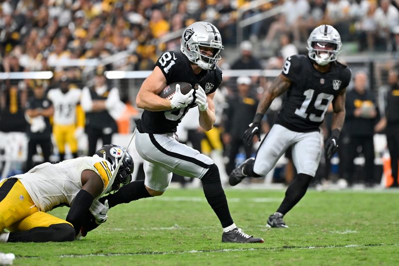 Las Vegas Raiders wide receiver Alex Bachman (81) runs against the Pittsburgh Steelers during the second half of an NFL football game in Las Vegas, Sunday, Oct. 13, 2024. (AP Photo/David Becker)