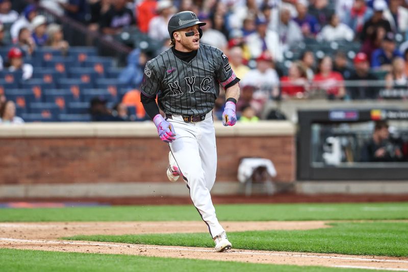 Sep 7, 2024; New York City, New York, USA; New York Mets center fielder Harrison Bader (44) hits a solo home run in the sixth inning against the Cincinnati Reds at Citi Field. Mandatory Credit: Wendell Cruz-Imagn Images