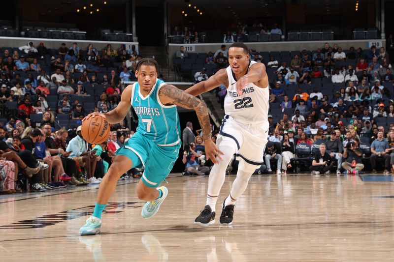 MEMPHIS, TN - OCTOBER 10: Keyonte Johnson #7 of the Charlotte Hornets drives to the basket during the game against the Memphis Grizzlies during a NBA Preseason game on October 10, 2024 at FedExForum in Memphis, Tennessee. NOTE TO USER: User expressly acknowledges and agrees that, by downloading and or using this photograph, User is consenting to the terms and conditions of the Getty Images License Agreement. Mandatory Copyright Notice: Copyright 2024 NBAE (Photo by Joe Murphy/NBAE via Getty Images)