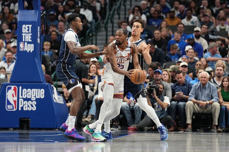 DALLAS, TX - NOVEMBER 8: Kevin Durant #35 of the Phoenix Suns looks to pass the ball during the game against the Dallas Mavericks on November 6, 2024 at the American Airlines Center in Dallas, Texas. NOTE TO USER: User expressly acknowledges and agrees that, by downloading and or using this photograph, User is consenting to the terms and conditions of the Getty Images License Agreement. Mandatory Copyright Notice: Copyright 2024 NBAE (Photo by Glenn James/NBAE via Getty Images)