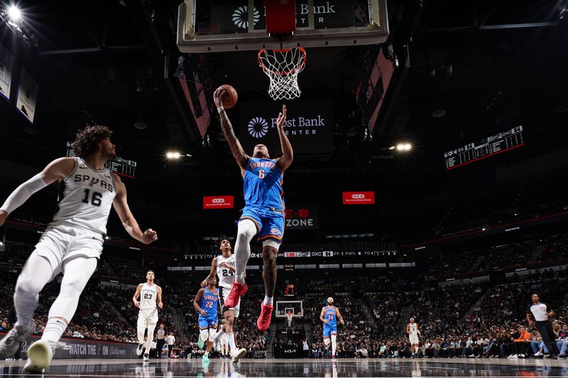 SAN ANTONIO, TX - FEBRUARY 29: Jaylin Williams #6 of the Oklahoma City Thunder drives to the basket during the game against the San Antonio Spurs on February 29, 2024 at the Frost Bank Center in San Antonio, Texas. NOTE TO USER: User expressly acknowledges and agrees that, by downloading and or using this photograph, user is consenting to the terms and conditions of the Getty Images License Agreement. Mandatory Copyright Notice: Copyright 2024 NBAE (Photos by Darren Carroll/NBAE via Getty Images)