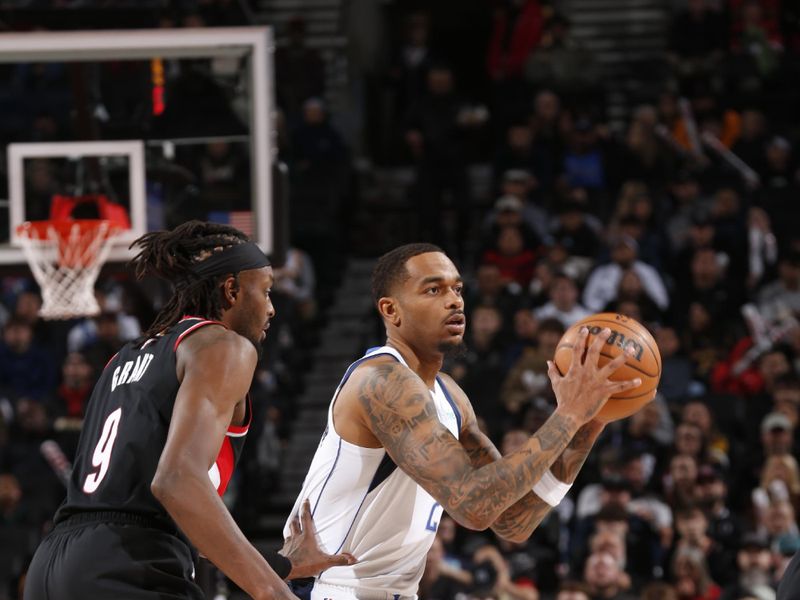 PORTLAND, OR - DECEMBER 1: P.J Washington #25 of the Dallas Mavericks handles the ball during the game against the Portland Trail Blazers on December 1, 2024 at the Moda Center Arena in Portland, Oregon. NOTE TO USER: User expressly acknowledges and agrees that, by downloading and or using this photograph, user is consenting to the terms and conditions of the Getty Images License Agreement. Mandatory Copyright Notice: Copyright 2024 NBAE (Photo by Cameron Browne/NBAE via Getty Images)