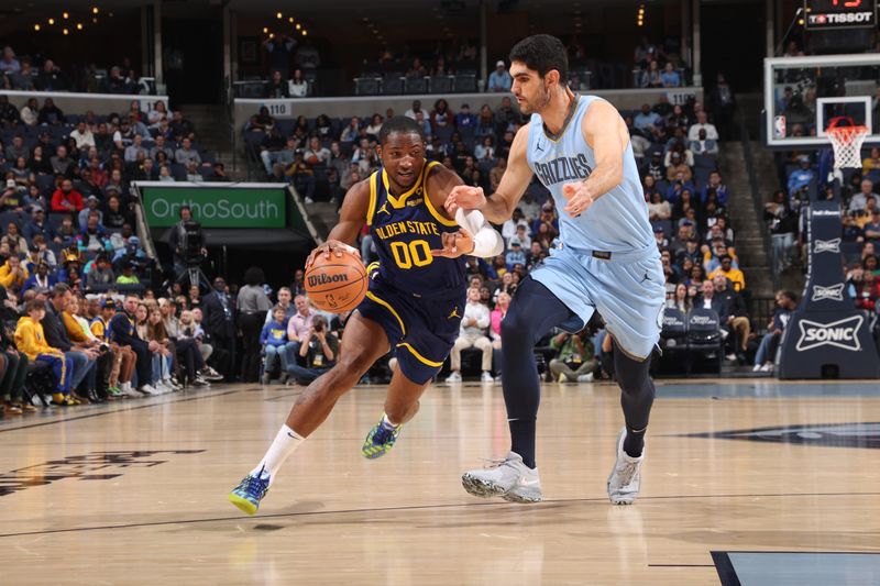 MEMPHIS, TN - FEBRUARY 2: Jonathan Kuminga #00 of the Golden State Warriors dribbles the ball during the game against the Memphis Grizzlies on February 2, 2024 at FedExForum in Memphis, Tennessee. NOTE TO USER: User expressly acknowledges and agrees that, by downloading and or using this photograph, User is consenting to the terms and conditions of the Getty Images License Agreement. Mandatory Copyright Notice: Copyright 2024 NBAE (Photo by Joe Murphy/NBAE via Getty Images)